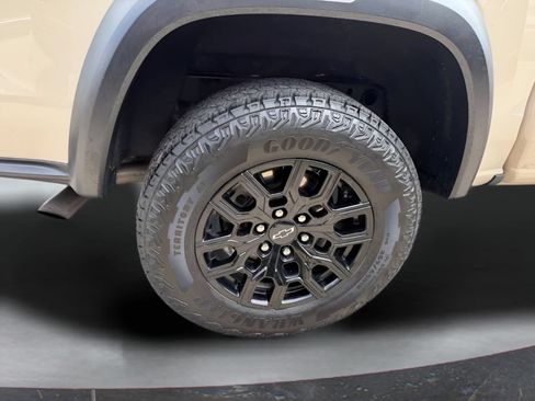 Used 2024 Chevrolet Colorado Trail Boss AWD/4WD image 13