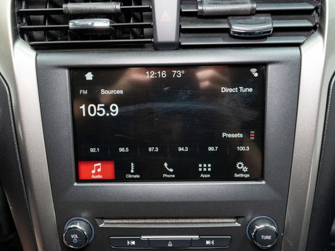 Used 2018 Ford Fusion SE FWD image 16