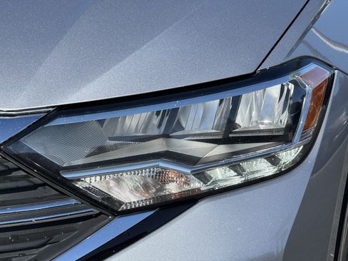 Used 2022 Volkswagen Jetta SE w/ Panoramic Sunroof Package FWD image 6