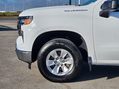 Used 2023 Chevrolet Silverado 1500 W/T w/ Trailering Package AWD/4WD image 9