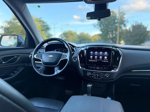 Used 2020 Chevrolet Traverse LT w/ LT Premium Package AWD/4WD image 17