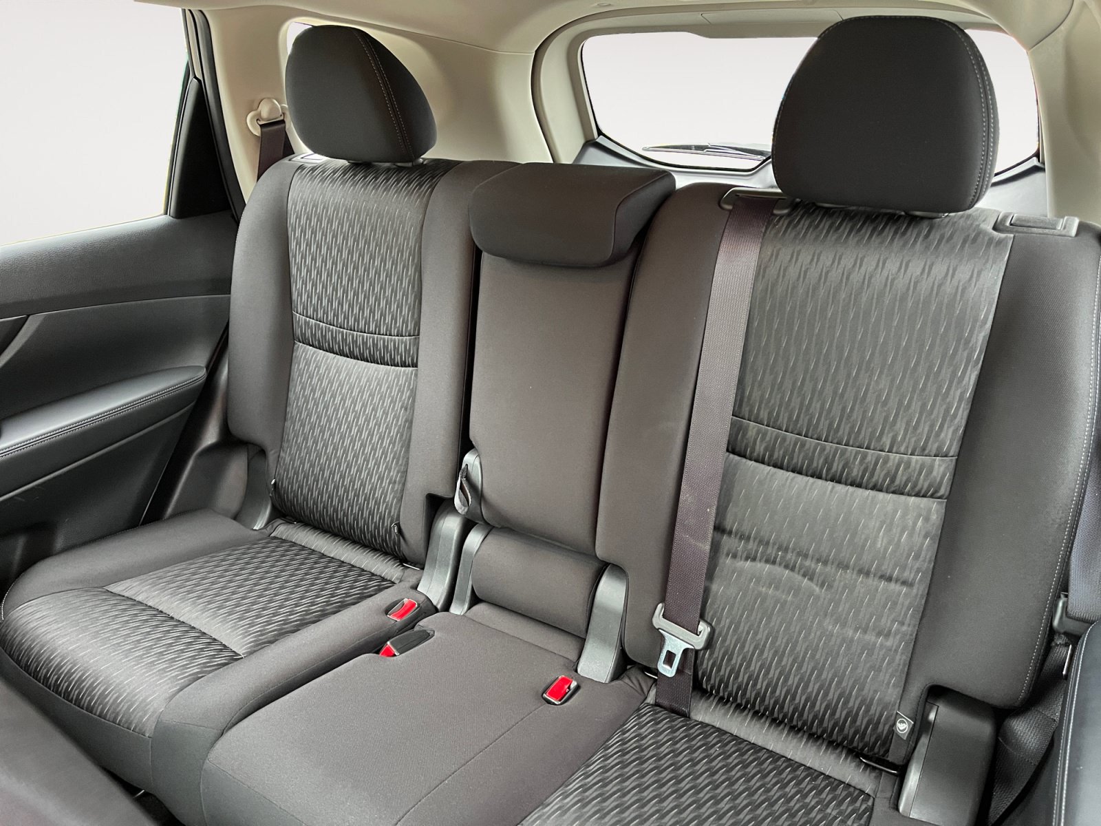Used 2019 Nissan Rogue SV FWD image 16