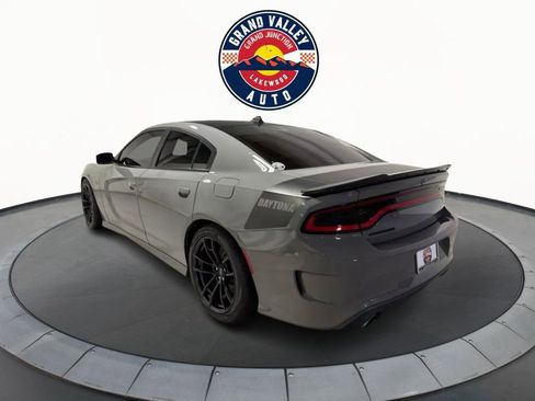 Used 2017 Dodge Charger R/T RWD image 7