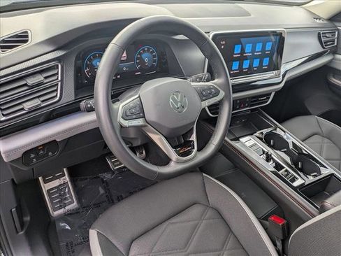 Used 2024 Volkswagen Atlas Peak Edition SE AWD/4WD image 10