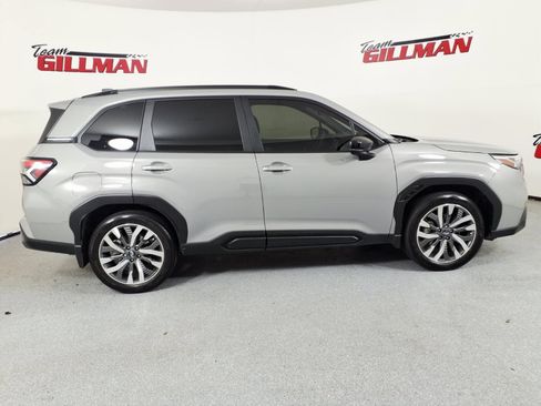 Used 2025 Subaru Forester Touring AWD/4WD image 4