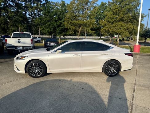 Used 2025 Lexus ES 350 w/ Premium Package FWD image 2