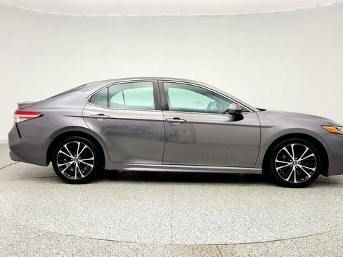 Used 2018 Toyota Camry SE w/ Moonroof Package FWD image 4