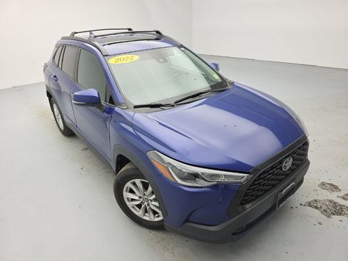 Used 2022 Toyota Corolla Cross LE w/ Moonroof Package image 2