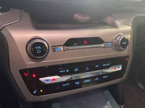 Used 2022 Ford Explorer XLT w/ Equipment Group 202A image 13