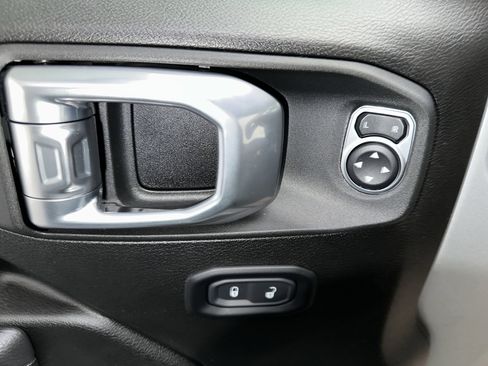 Used 2022 Jeep Wrangler Unlimited Sport image 19