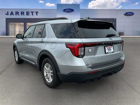Certified 2025 Ford Explorer Active RWD image 3