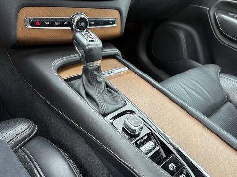 Used 2017 Volvo XC90 T6 Inscription w/ Vision Package image 22