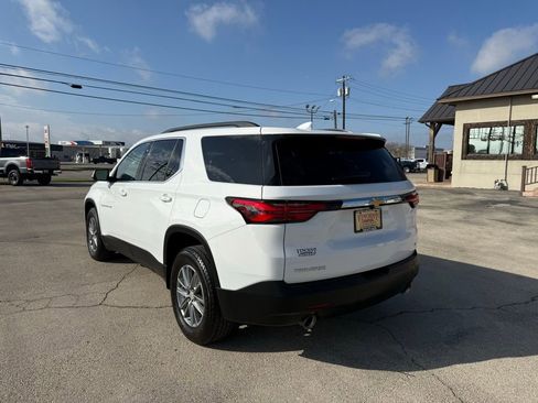 Used 2023 Chevrolet Traverse LT image 3