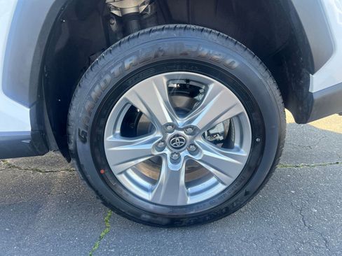 Used 2025 Toyota RAV4 XLE image 30