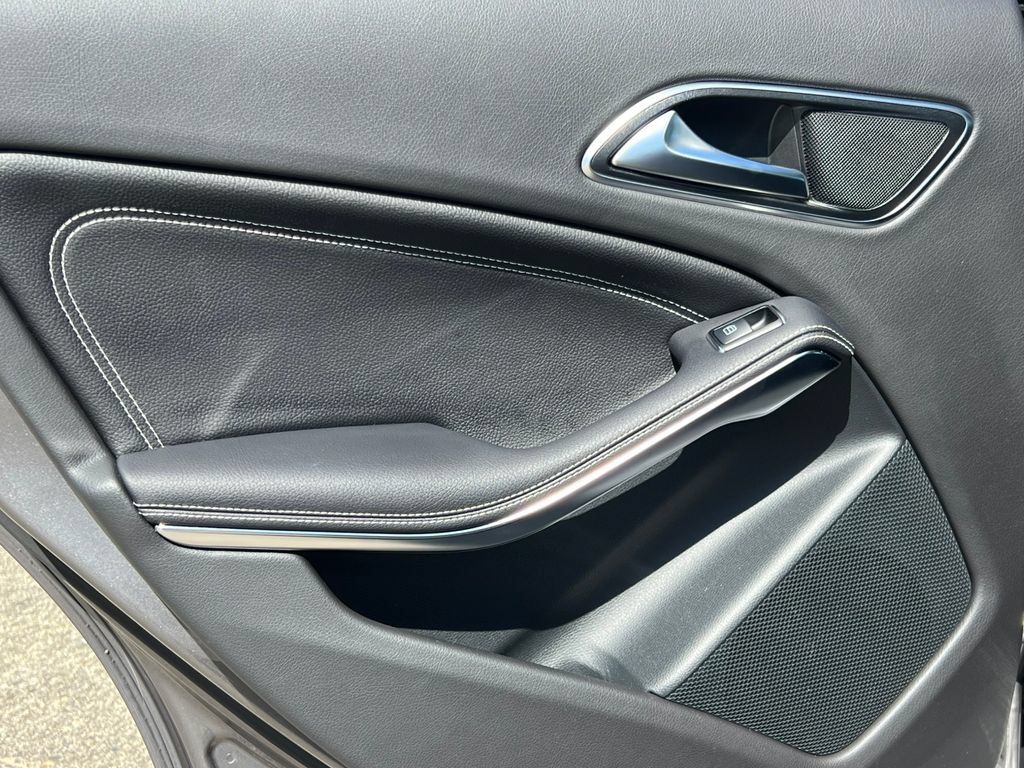 Used 2018 Mercedes-Benz CLA 250 4MATIC image 29