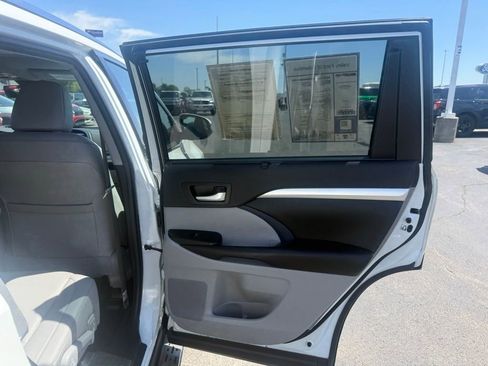 Used 2019 Toyota Highlander XLE AWD/4WD image 51