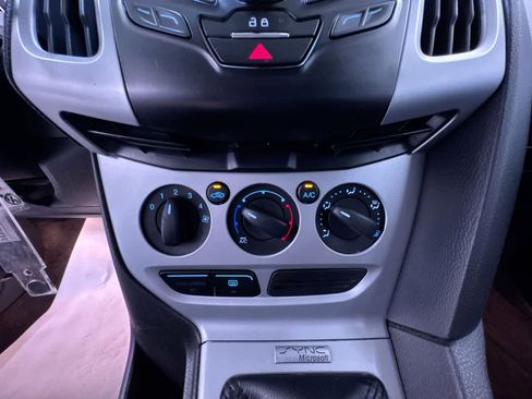 Used 2014 Ford Focus SE FWD image 25