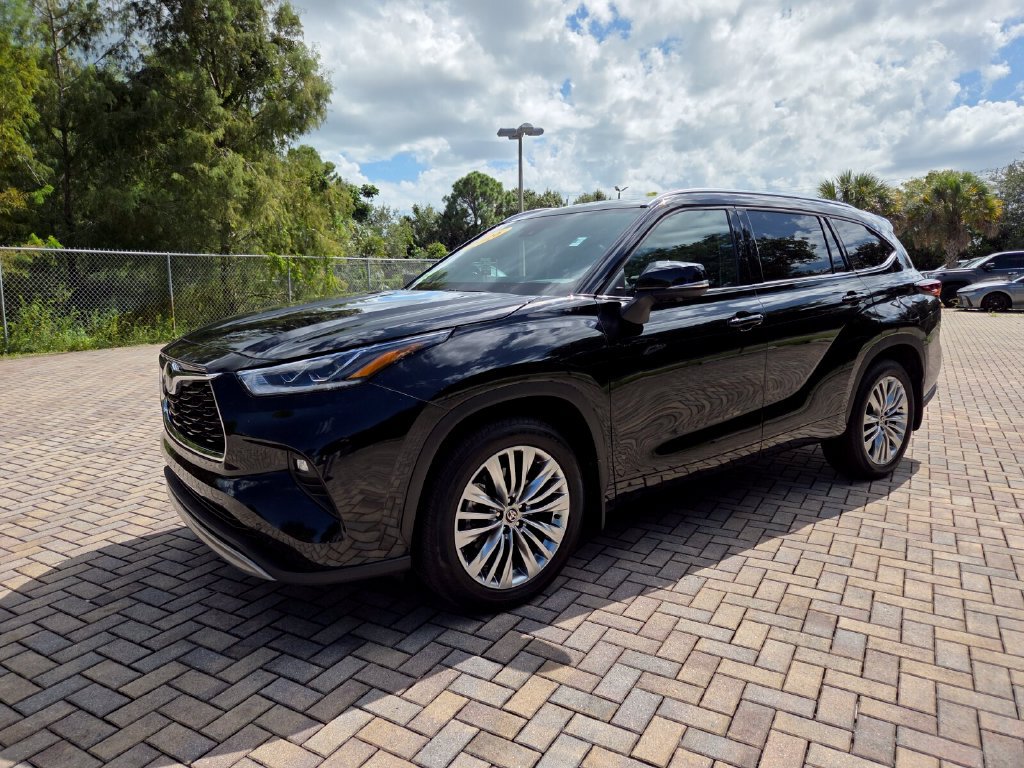 Certified 2026 Toyota Highlander Platinum AWD/4WD image 3