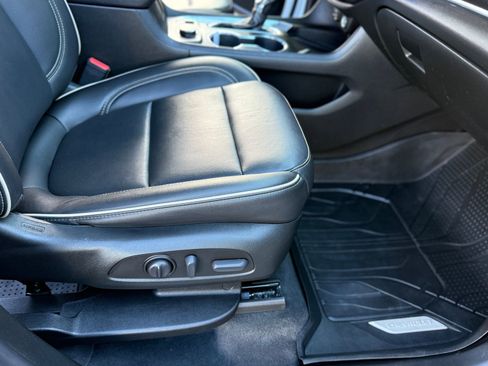 Used 2023 Chevrolet Traverse Premier w/ Redline Edition image 35