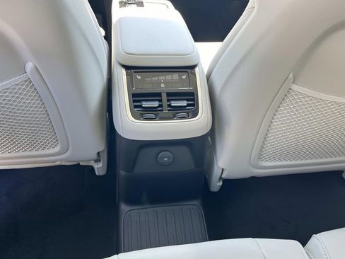 New 2026 Volvo XC90 T8 Ultra w/ Protection Package Premier AWD/4WD image 17