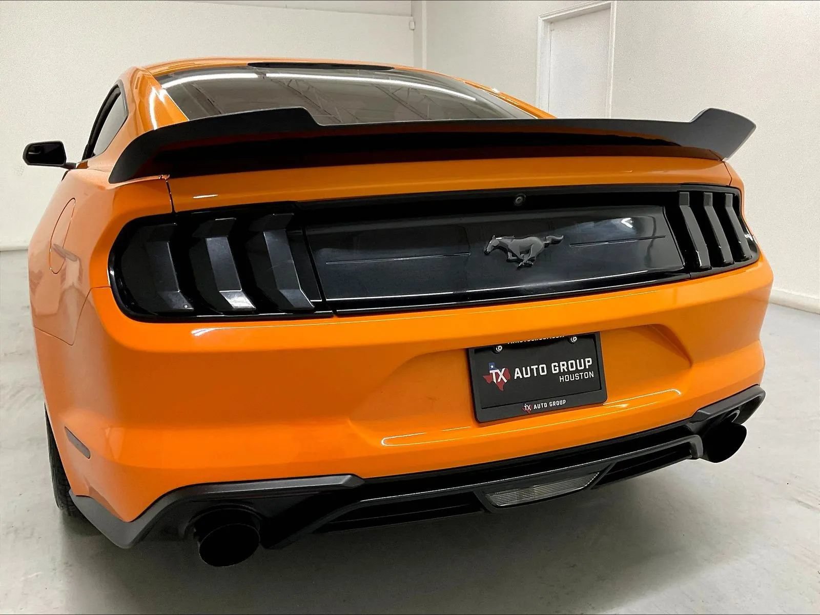Used 2018 Ford Mustang Coupe RWD image 25