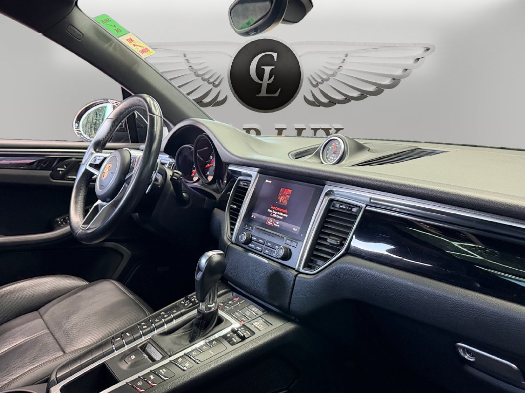 Used 2018 Porsche Macan Sport Edition AWD/4WD image 17