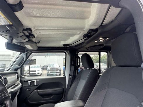 Used 2022 Jeep Gladiator Willys image 22