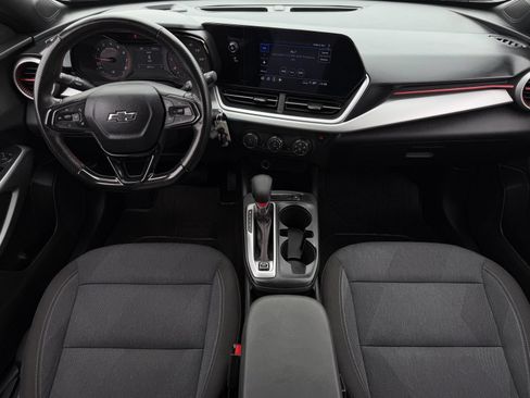 Used 2024 Chevrolet Trax RS w/ Sunroof Package FWD image 12