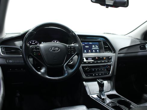 Used 2016 Hyundai Sonata Sport w/ Option Group 1V FWD image 2