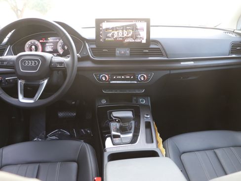 Certified 2025 Audi Q5 2.0T Premium w/ Convenience Plus Package image 29