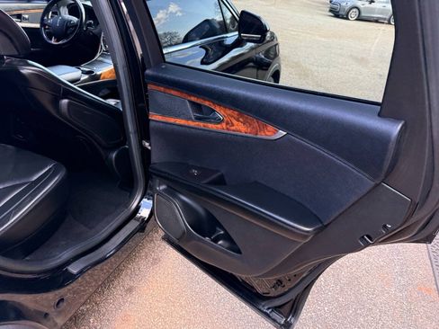 Used 2013 Lincoln MKX AWD image 16