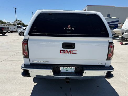 Used 2018 GMC Sierra 1500 SLT AWD/4WD image 4