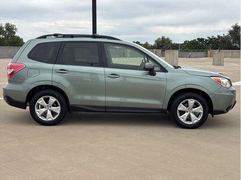 Used 2016 Subaru Forester 2.5i Premium AWD/4WD image 9