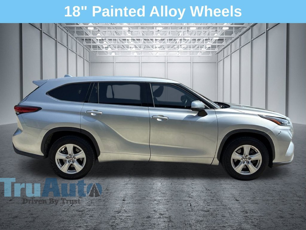 Used 2021 Toyota Highlander LE FWD image 9