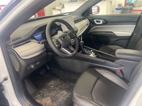 New 2025 Jeep Compass Limited image 5