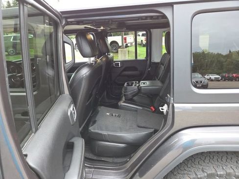 Used 2020 Jeep Wrangler Unlimited Sahara w/ Dual Top Group AWD/4WD image 33