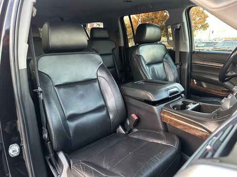 Used 2019 Chevrolet Suburban LT image 9