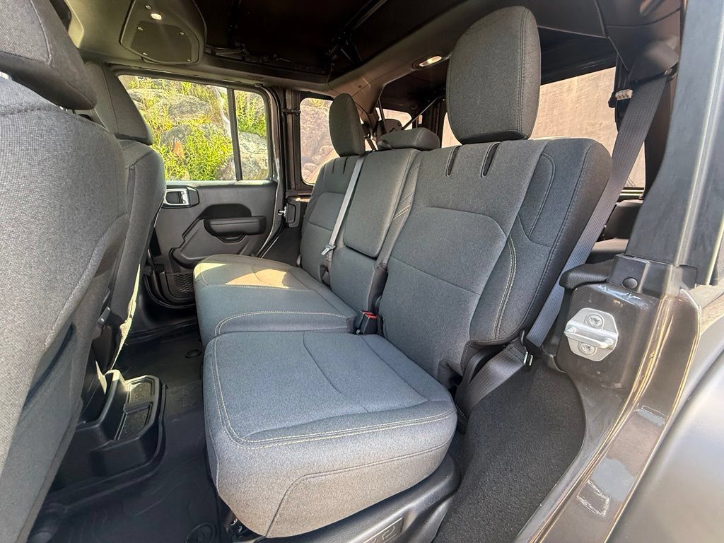 Used 2024 Jeep Wrangler Unlimited w/ Convenience Group AWD/4WD image 20