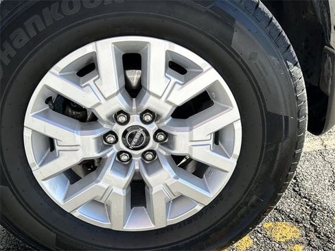Certified 2022 Nissan Frontier SV w/ Technology Package image 13