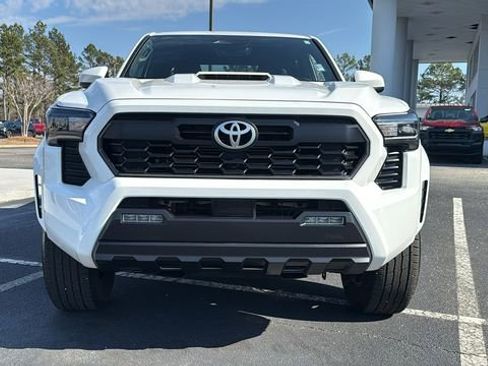 Used 2024 Toyota Tacoma 4x4 Double Cab image 2