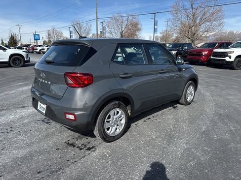 Used 2025 Hyundai Venue SE image 7
