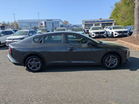 Used 2025 Kia K4 LXS image 3