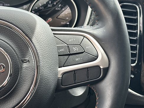 Used 2018 Jeep Compass Limited w/ Navigation Group AWD/4WD image 17