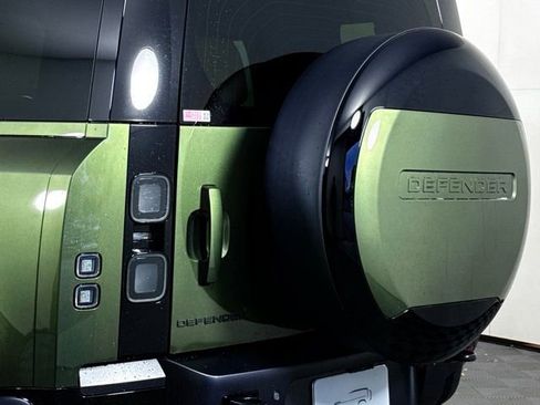 New 2026 Land Rover Defender 110 X-Dynamic SE image 16