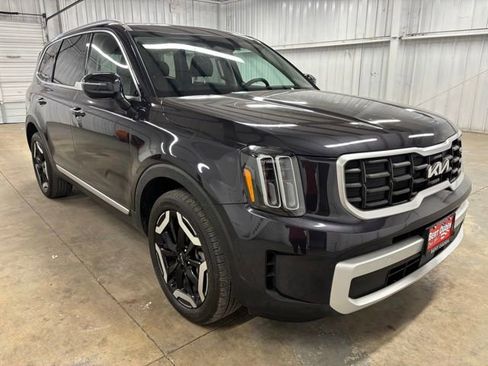 Used 2025 Kia Telluride S FWD image 1