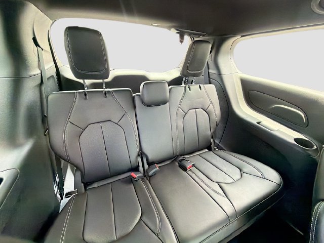 New 2027 Chrysler Pacifica Select FWD image 28