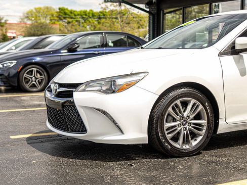 Used 2017 Toyota Camry SE FWD image 4