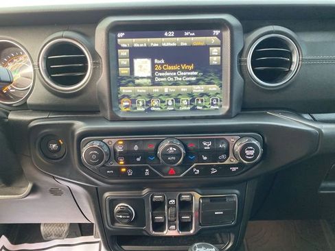 Used 2018 Jeep Wrangler Unlimited Sahara image 13