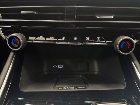 New 2026 Chevrolet Traverse LT w/ Sun and Wheel Package FWD image 19