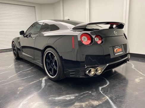 Used 2013 Nissan GT-R Black Edition image 2